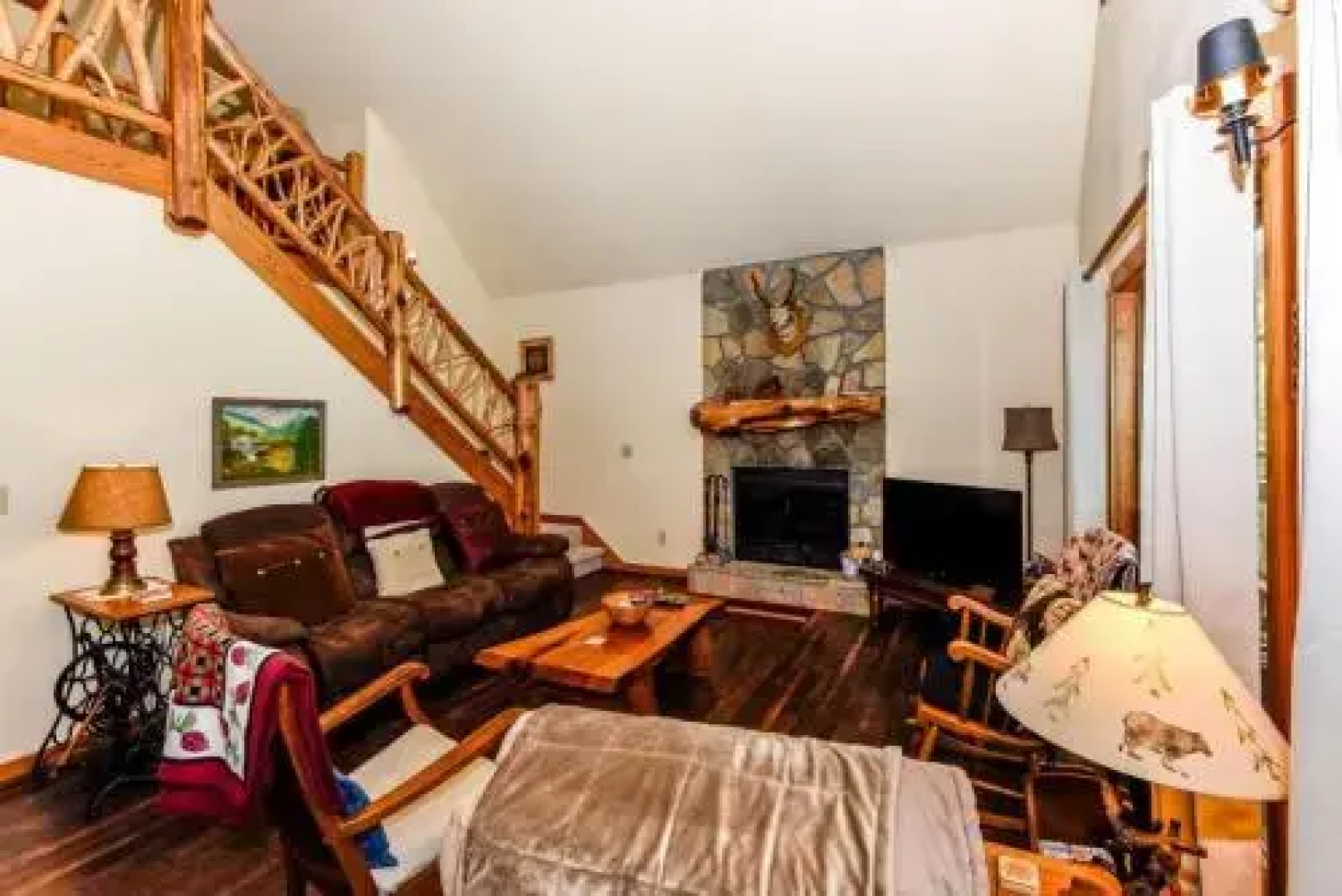 Beeks Peak - 4 Br home by RedAwning