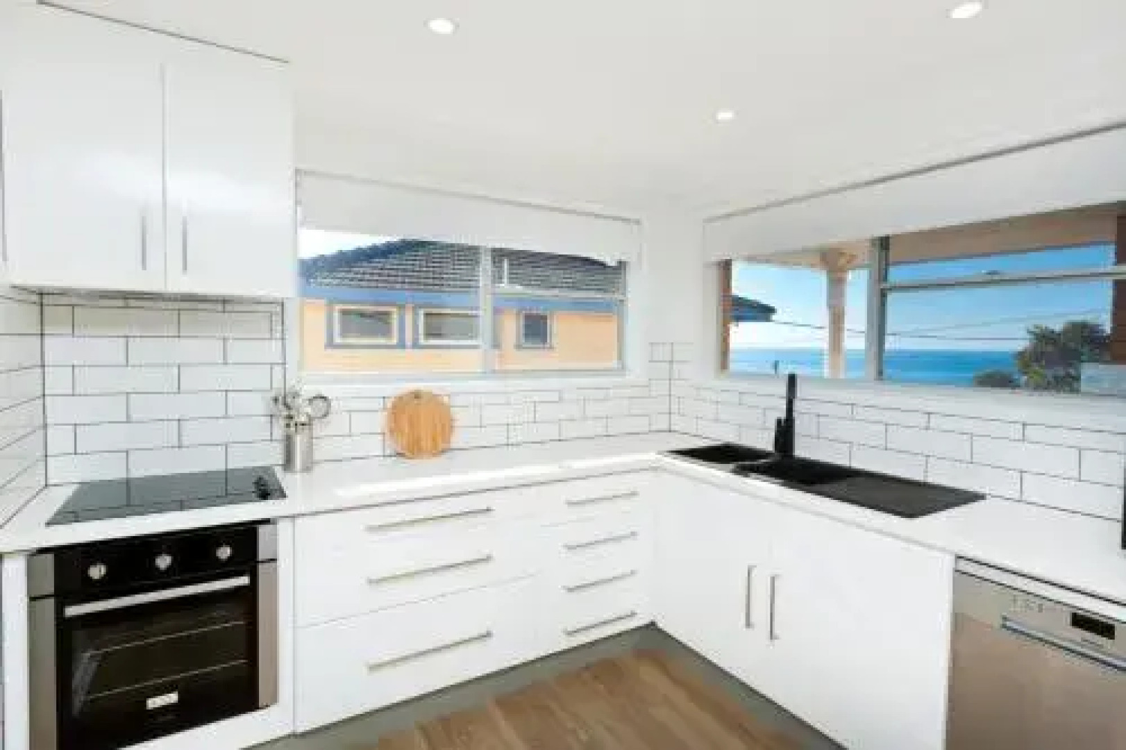 Aqua Palm with Sweeping One Mile Views