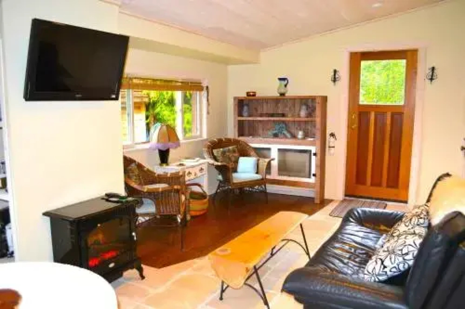 Casa Bella Guesthouse on Sechelt Inlet