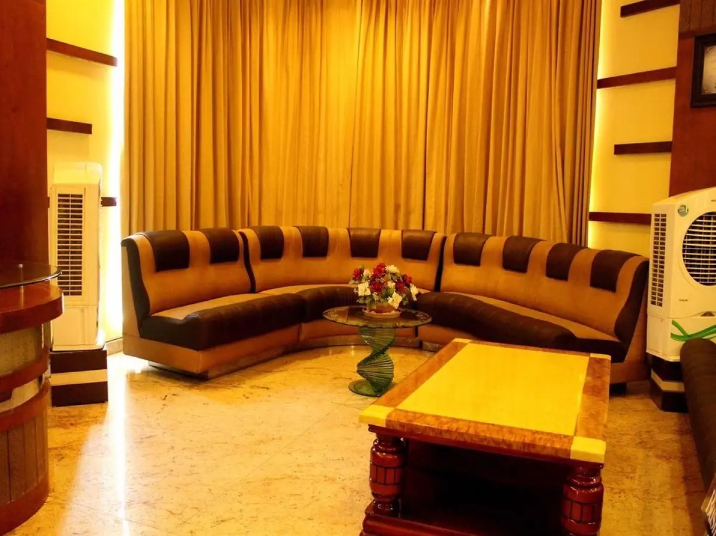 OYO Premium Mysore Nazarbad Road 2