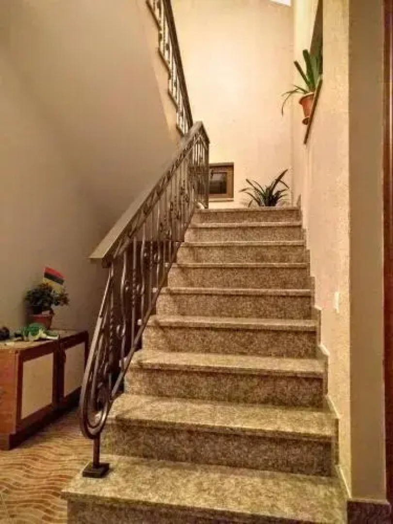 Arman B & B
