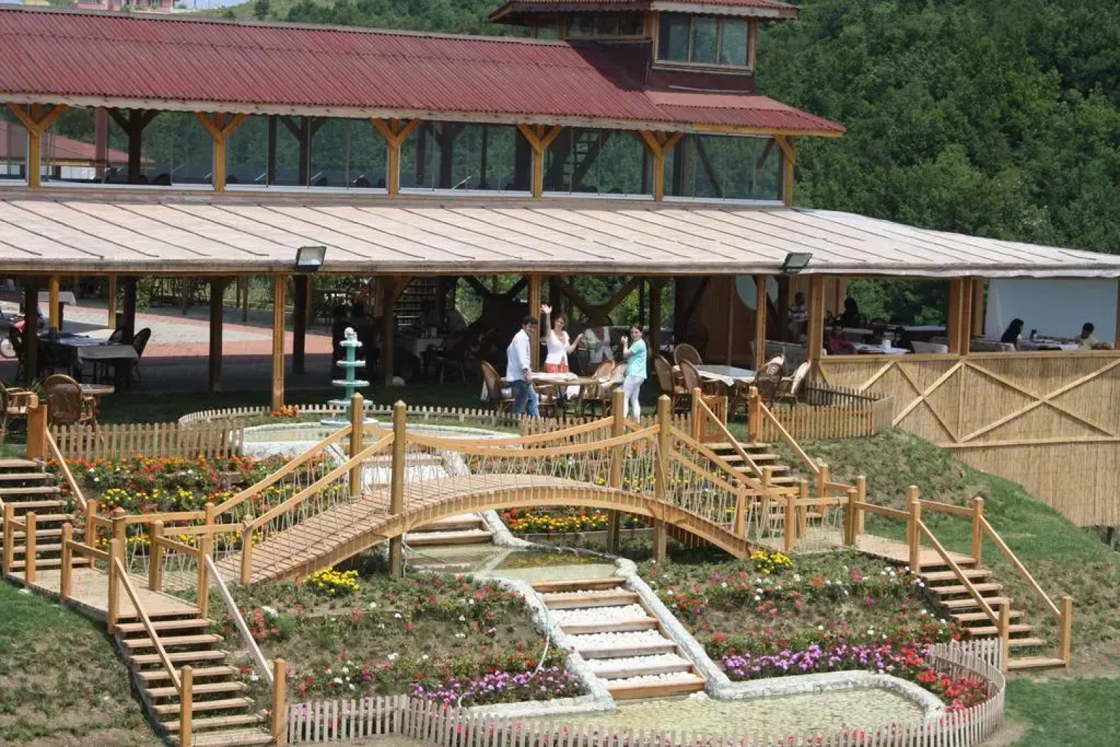 Acarlar Zumrut Bahce