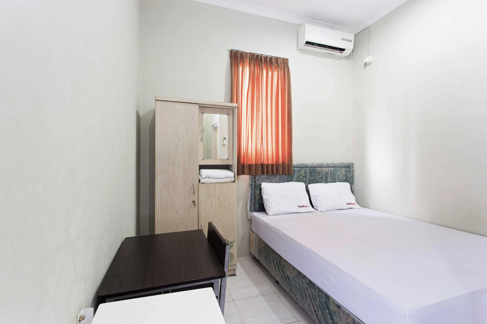 RedDoorz @ Pinang Tangerang