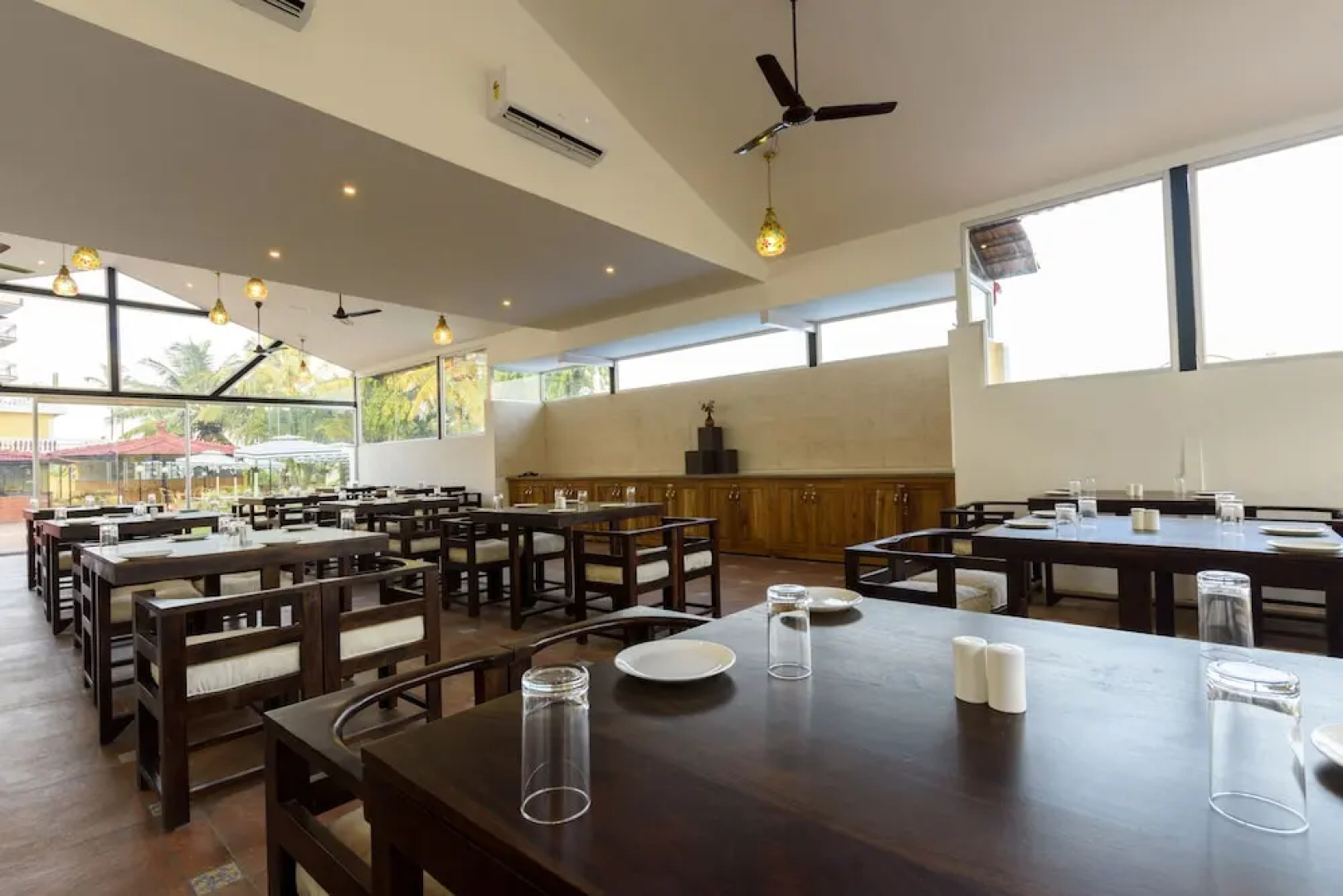 OYO 10956 Oliva Resorts