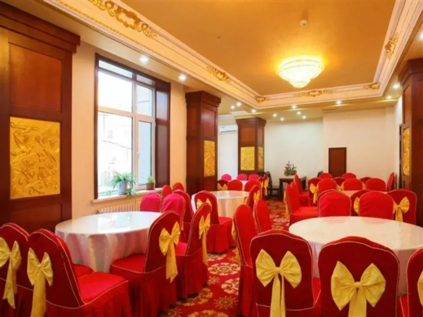Yi Zheng Holiday Hotel