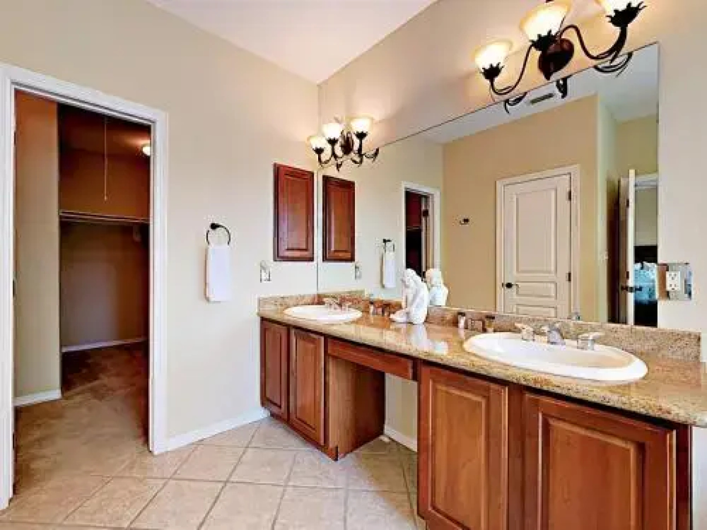 6 Harbor Town House - 3 Br townhouse by RedAwning