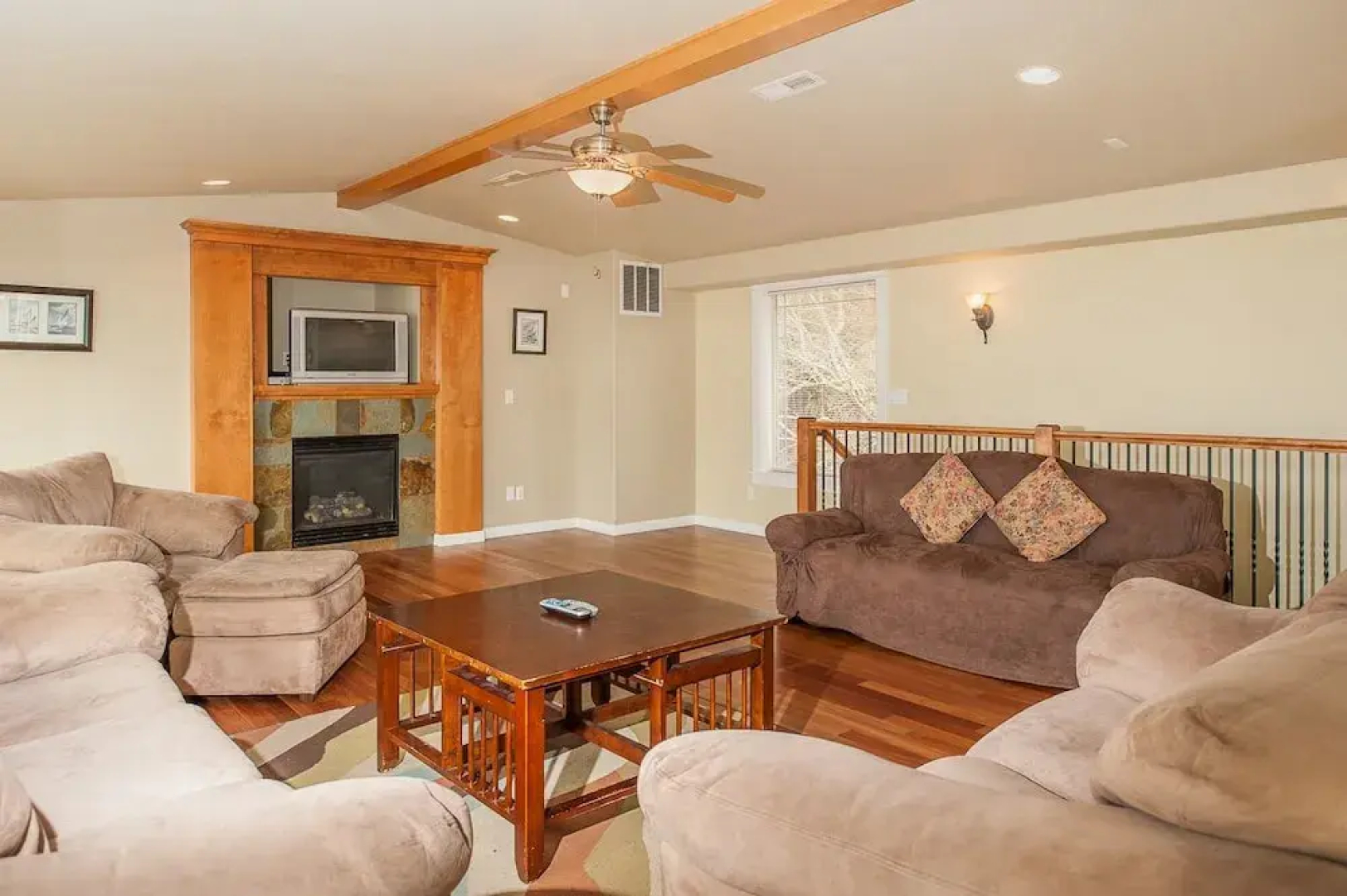 Deer Haven 4 Br cottage by RedAwning