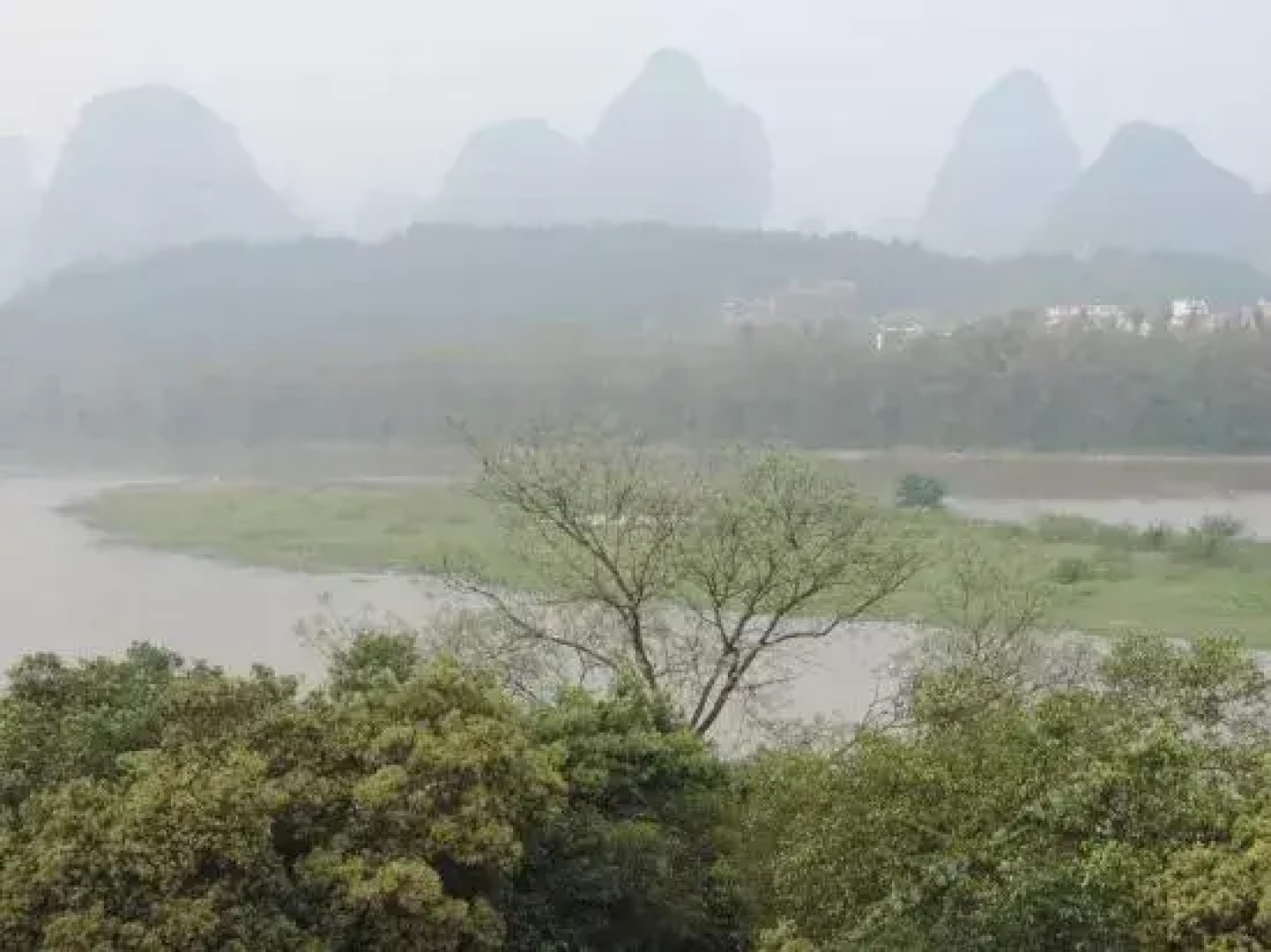 Yangshuo River Times Hotel