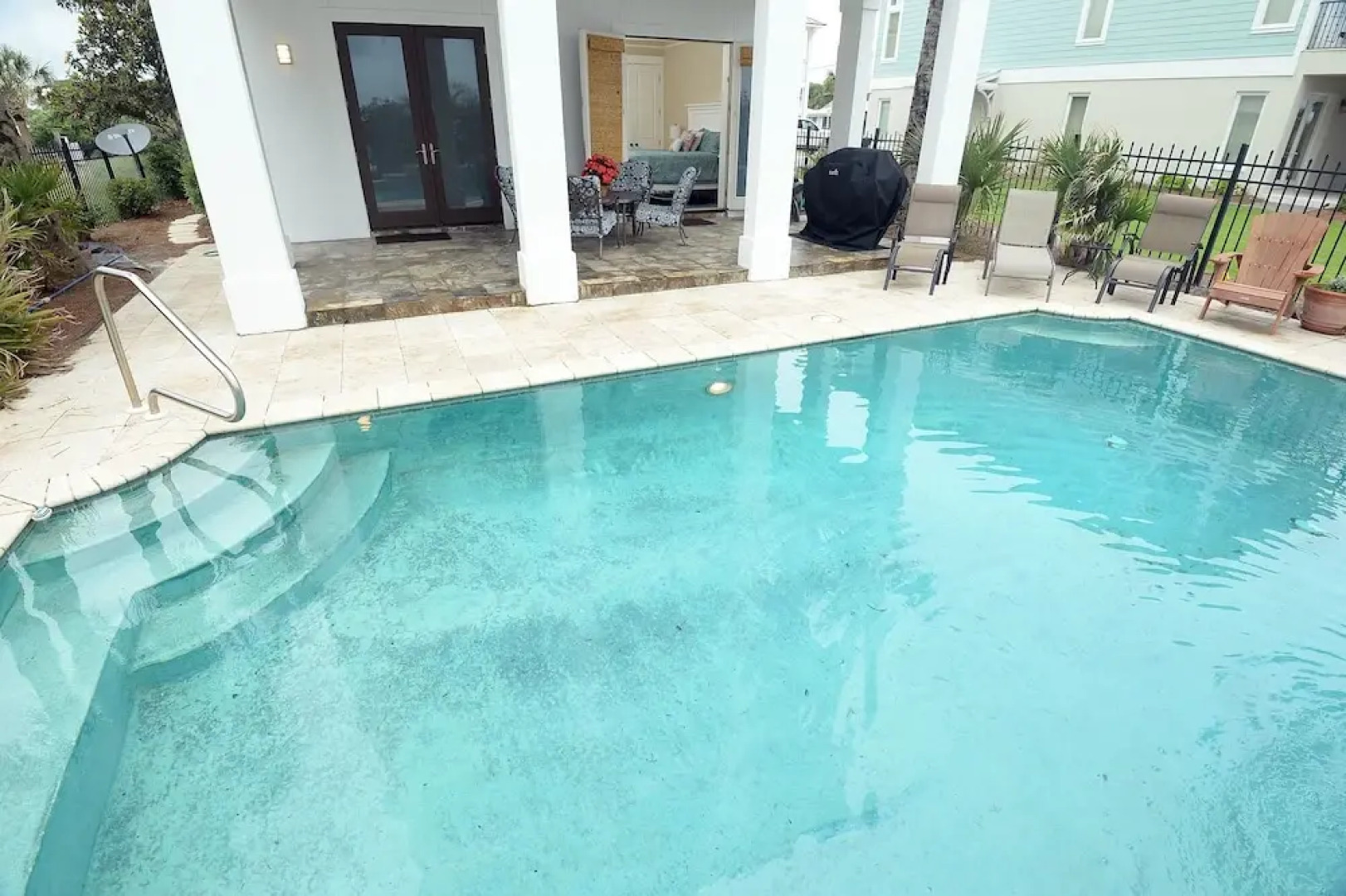 Front Beach House 19404