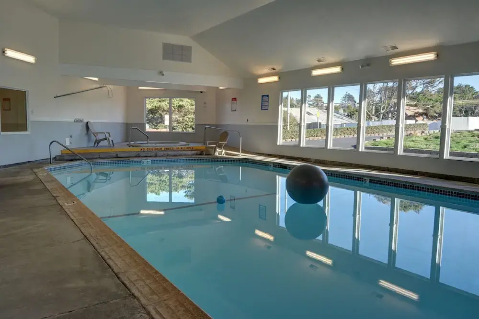 Surftides Plaza 153 Studio condo by RedAwning