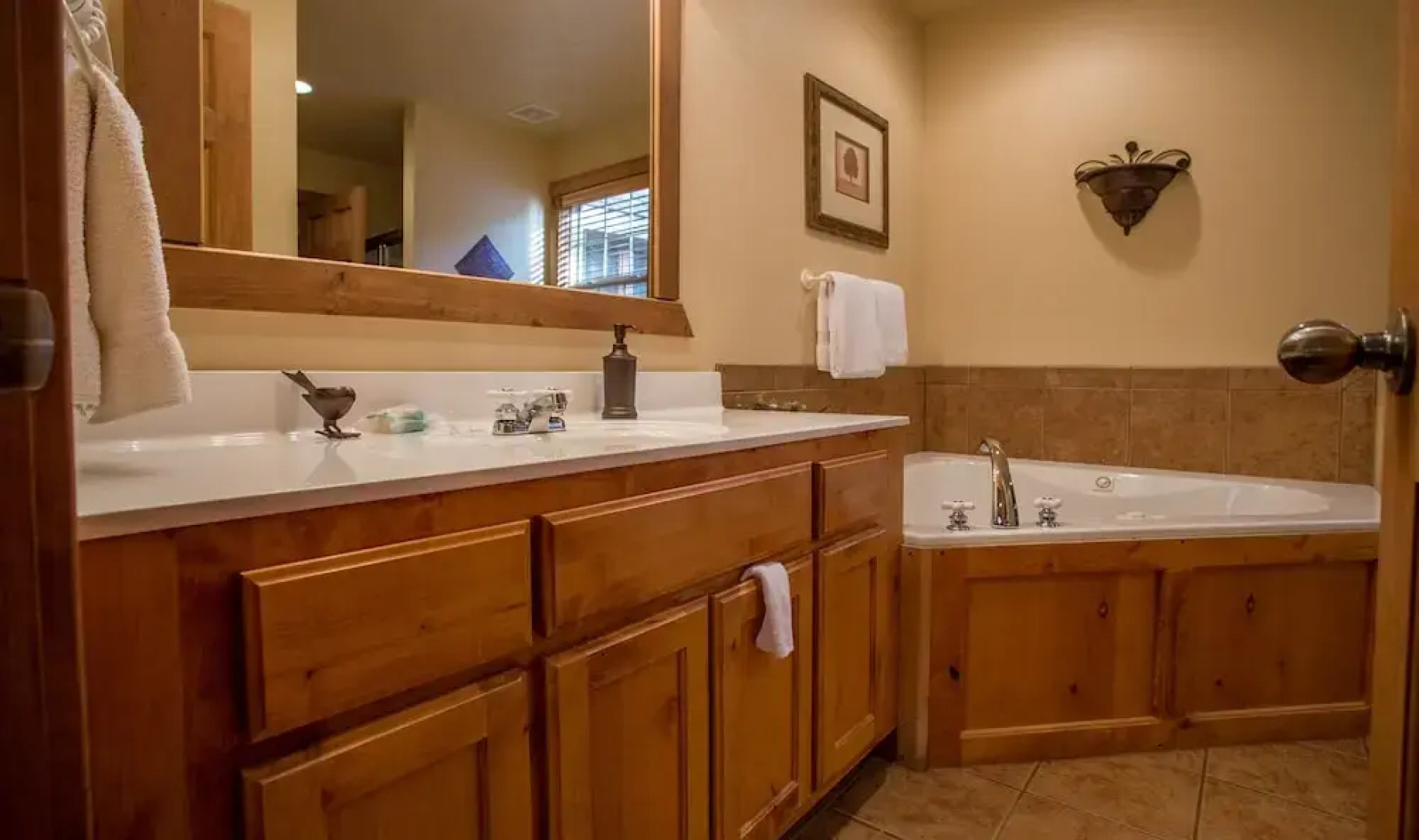 Lazy Pines Lodge by RedAwning