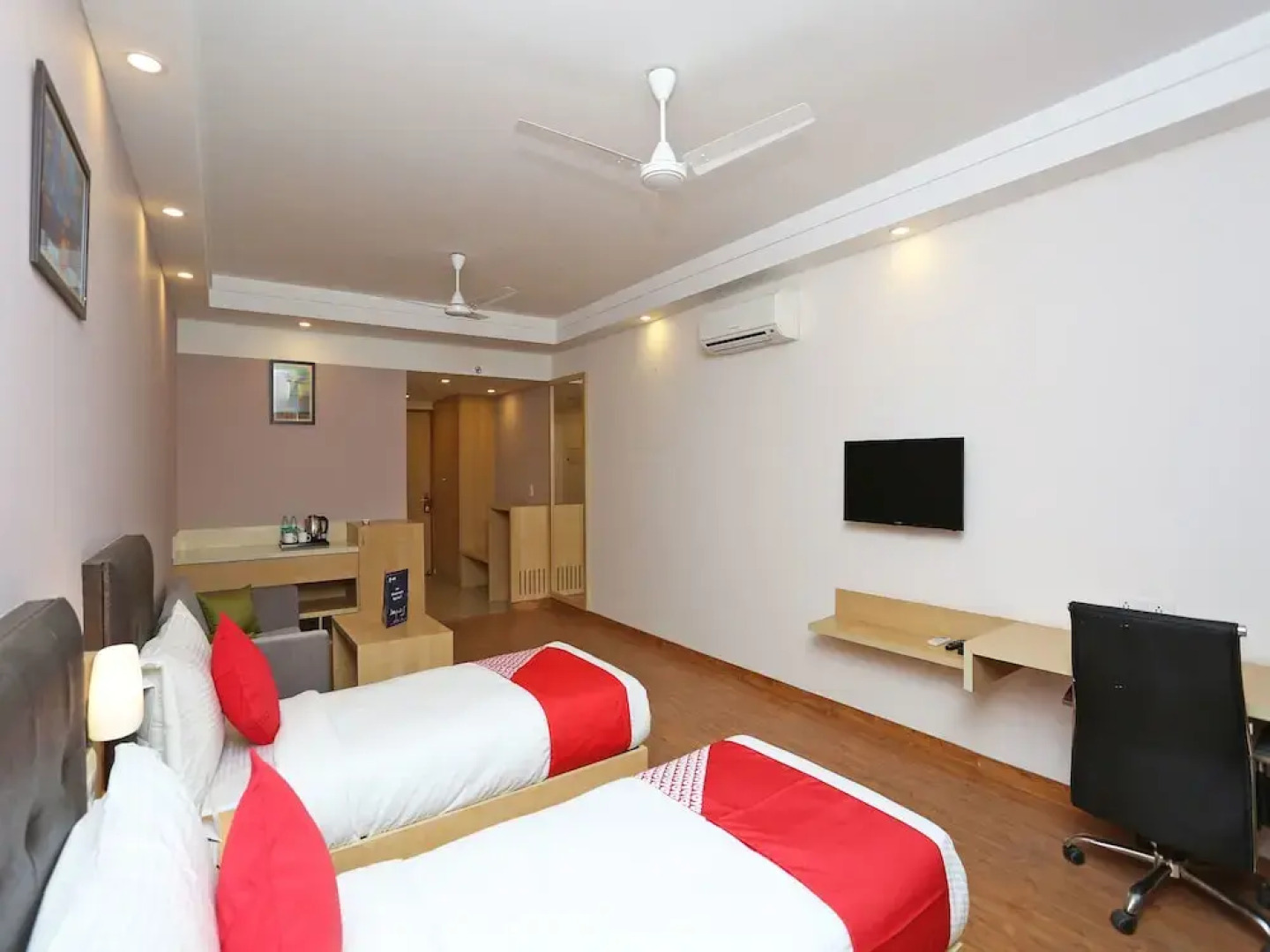 Capital O 13727 Hotel Aarogyam Suites