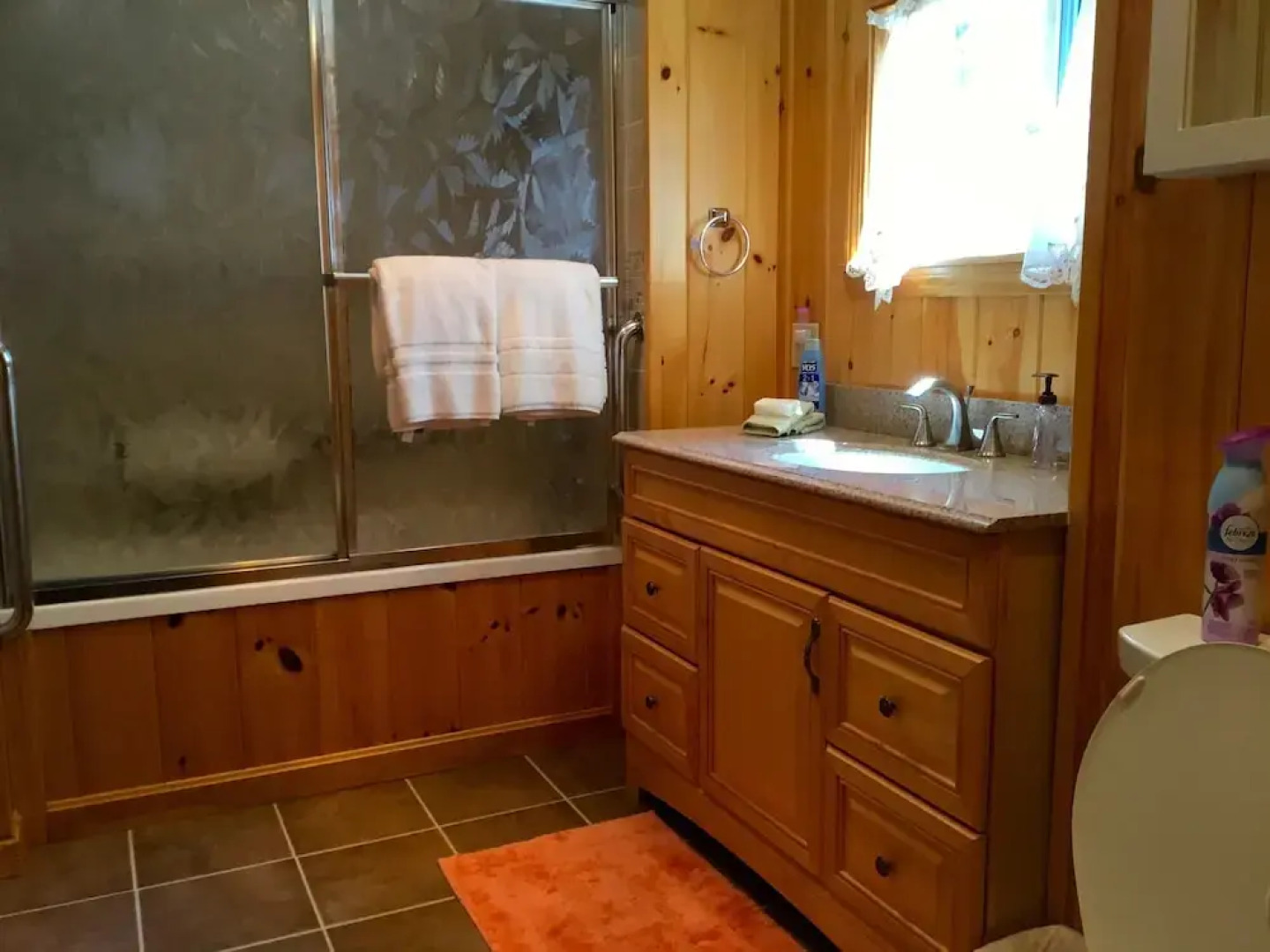 Picturesque Island Cottage 2 Bedrooms 2 Bathrooms Home