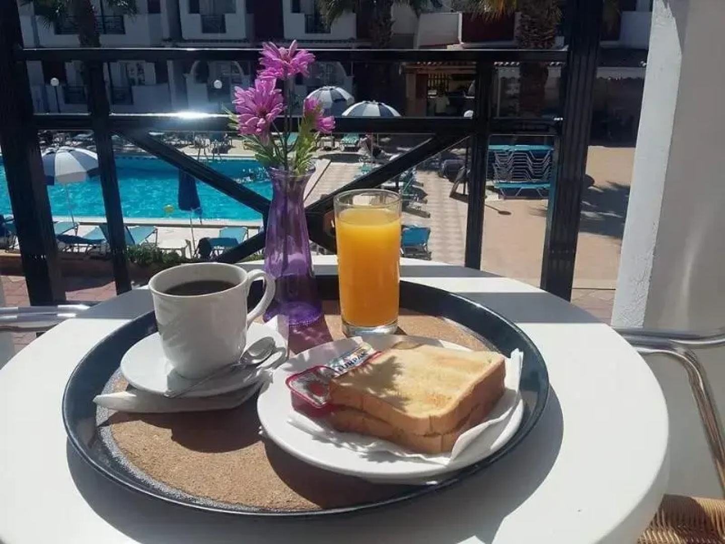 Yakinthos Hotel