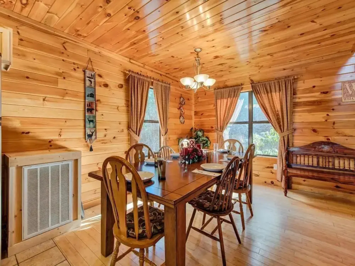 Apple Bear Lodge - Four Bedroom Cabin