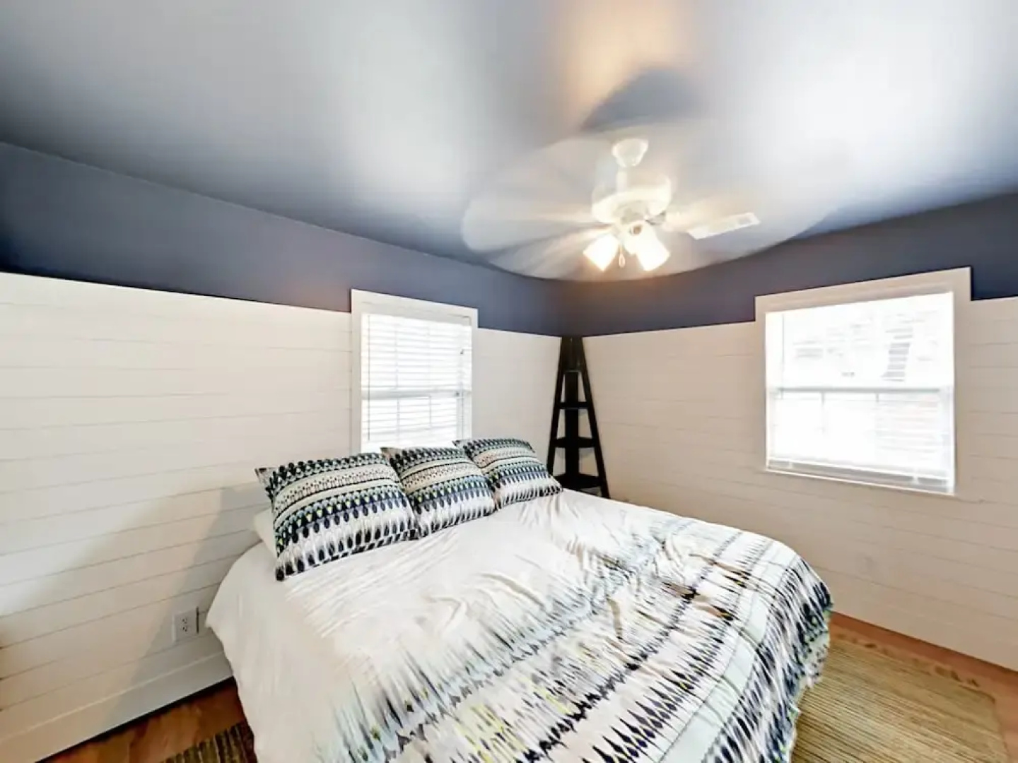 Lakefront Haven - 3 Br Home