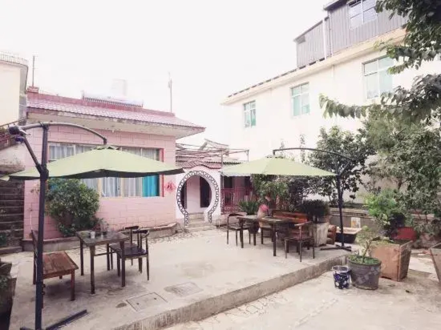 Xizhou Walk Hostel