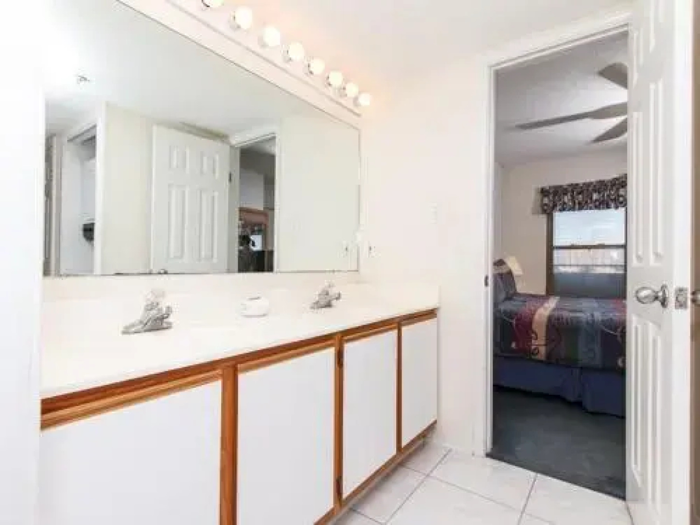 Emerald Towers West 3003 by RedAwning