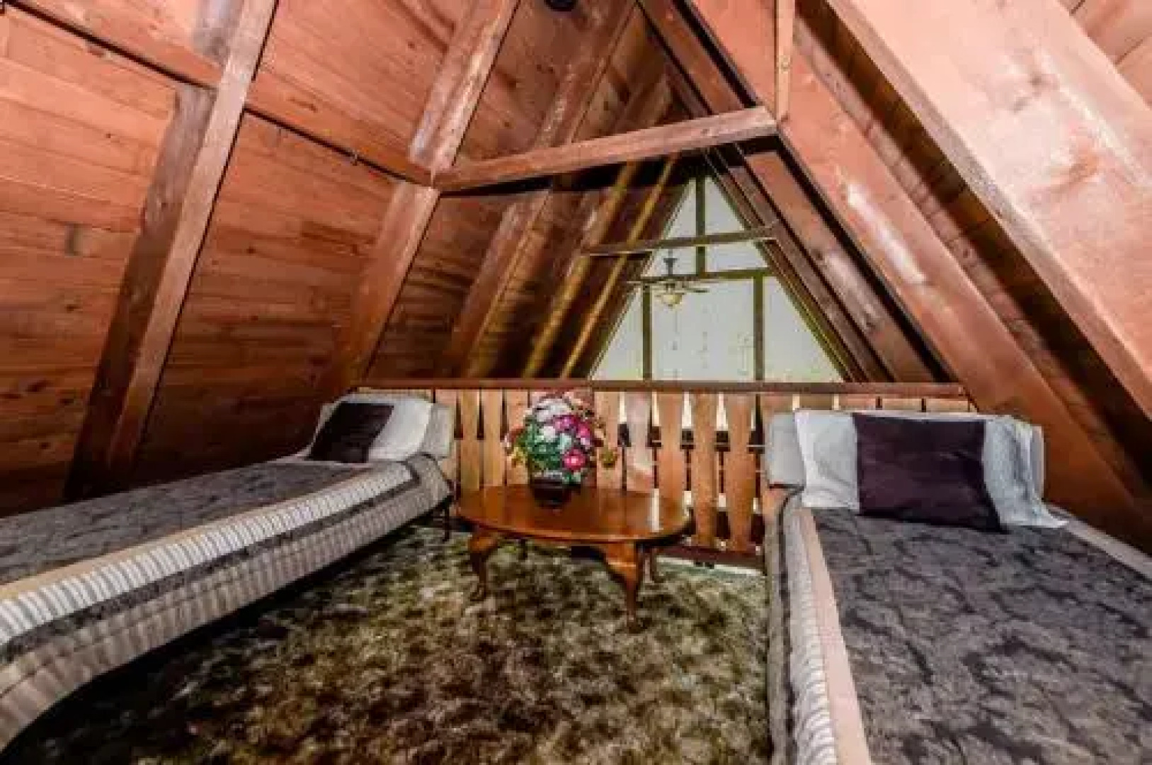 Honeybear Haven - 2 Br home by RedAwning