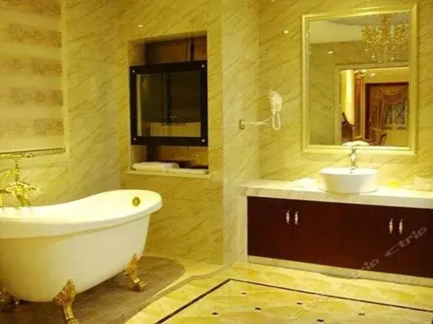 Brilliant Taojing Hotel