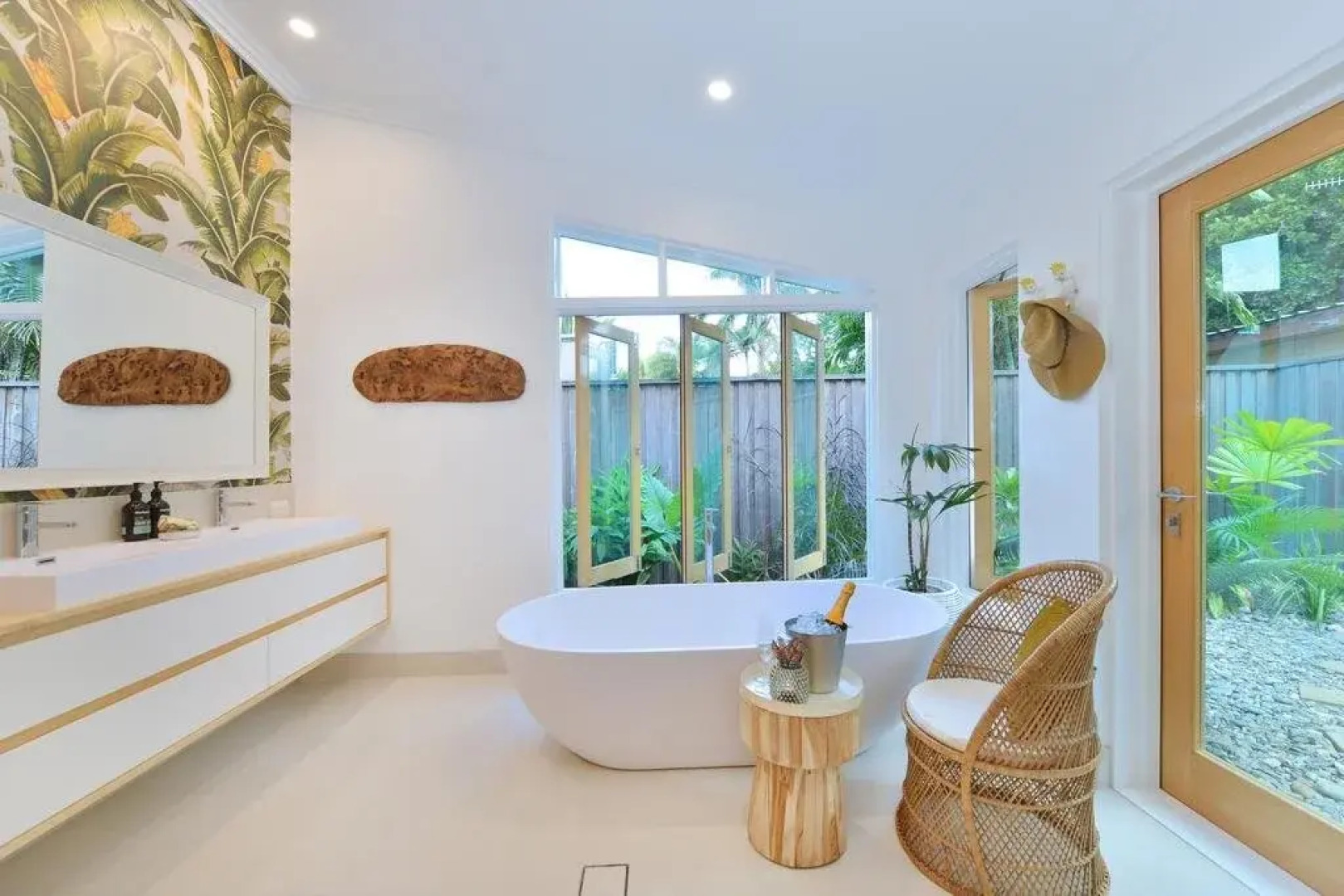 Pineapple Petes Beach House