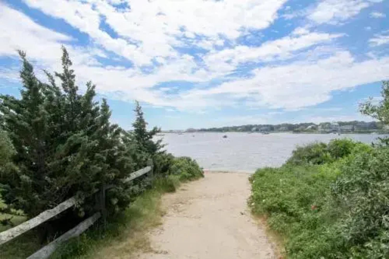 Charming 3BR Beach Cottage by RedAwning