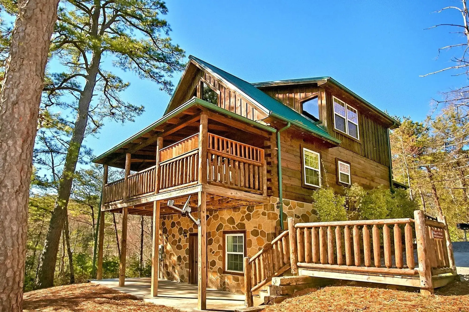 Mountain Splash 1 Br cabin by RedAwning