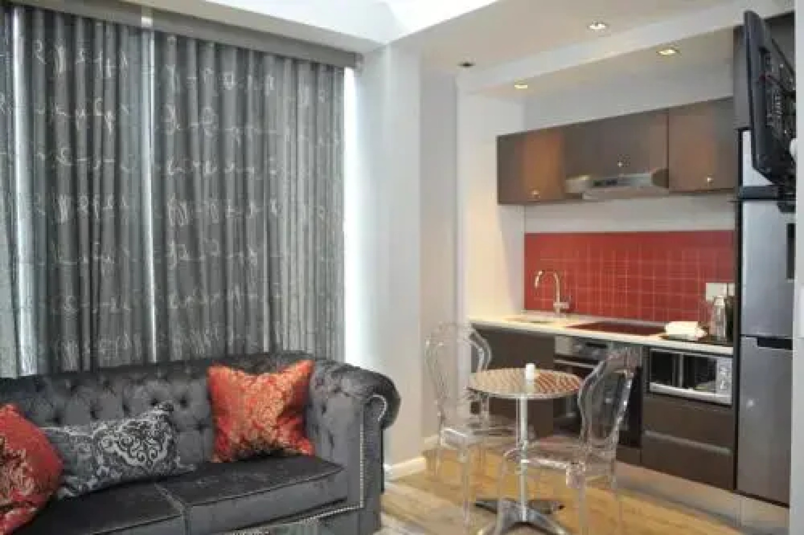 Paragon Crescent Suites