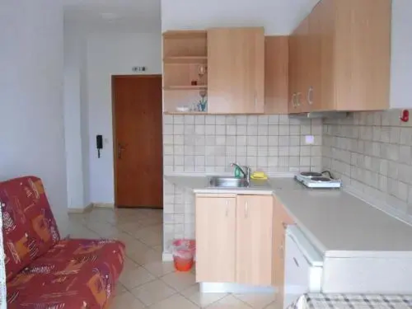 Leonidas Apartments