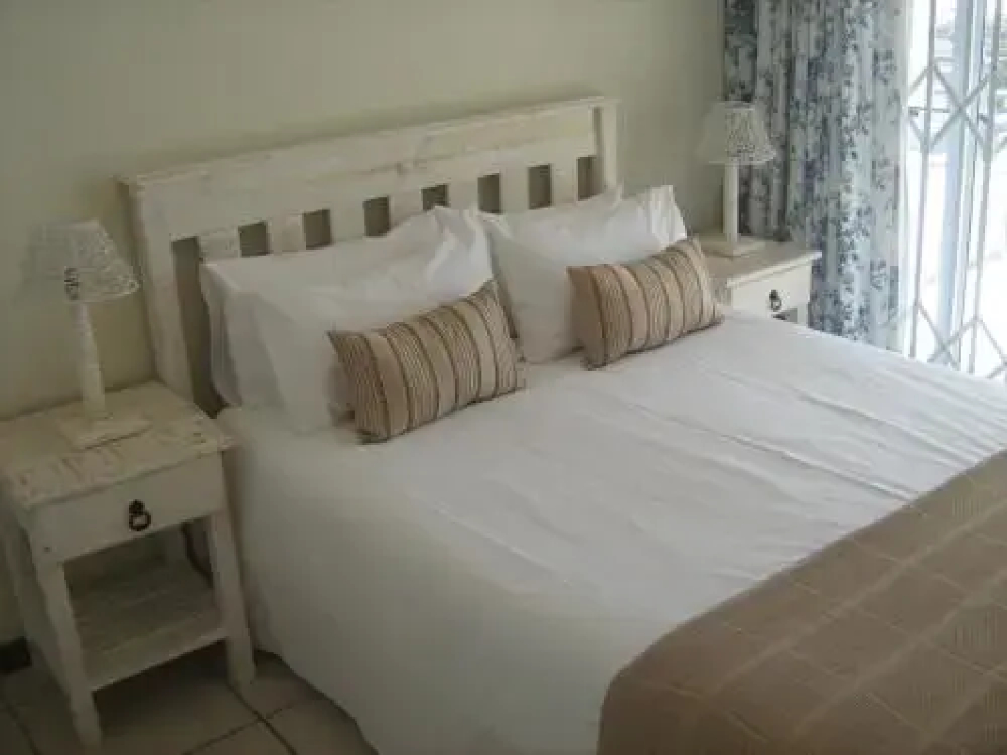 1 Point Village Guesthouse & Holiday Cottages