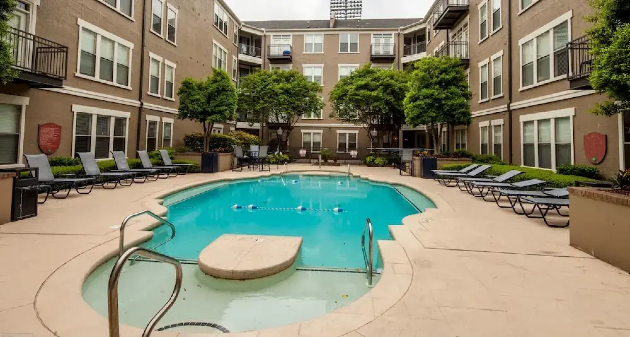 Stay Alfred on 4th Street