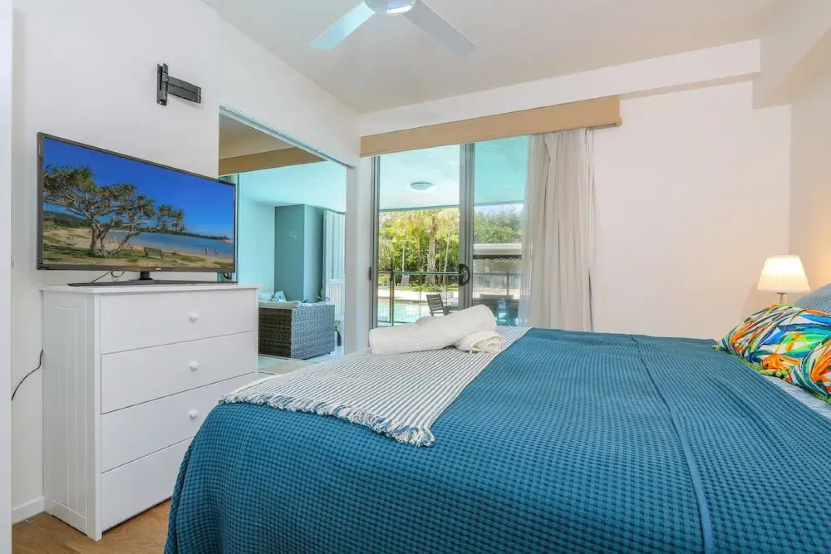 Drift Apartments North Swim Up 6