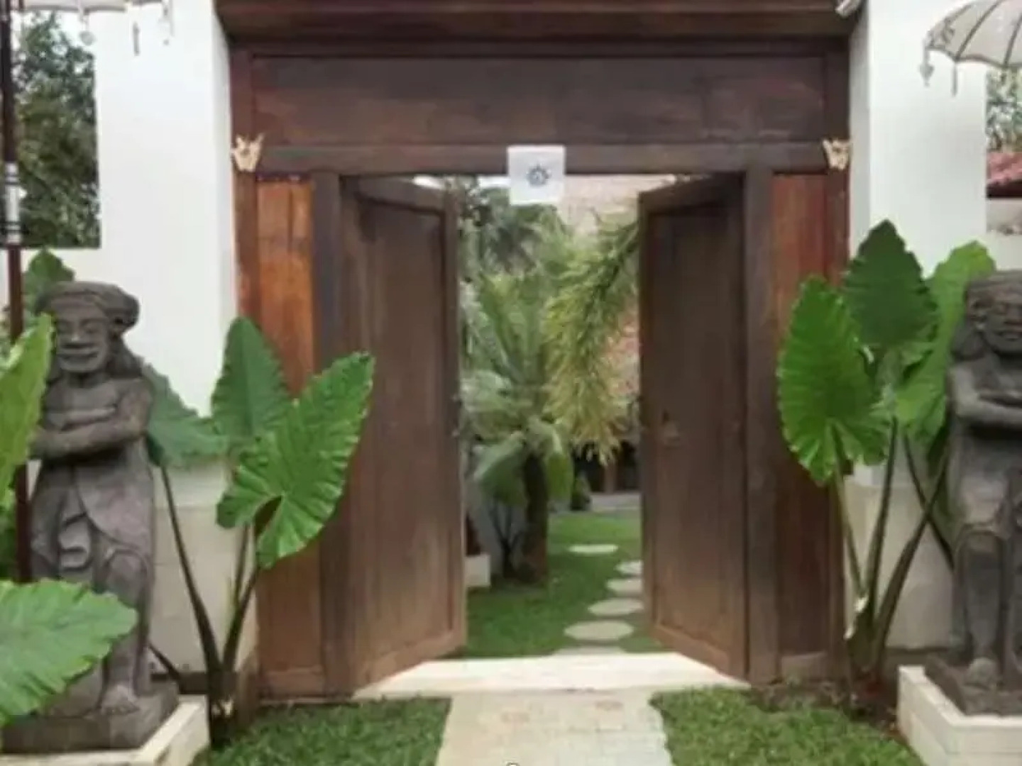 The Prabu House of Art and Villa