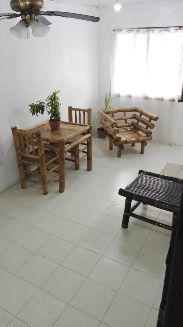 Johnnil's Tourist Inn