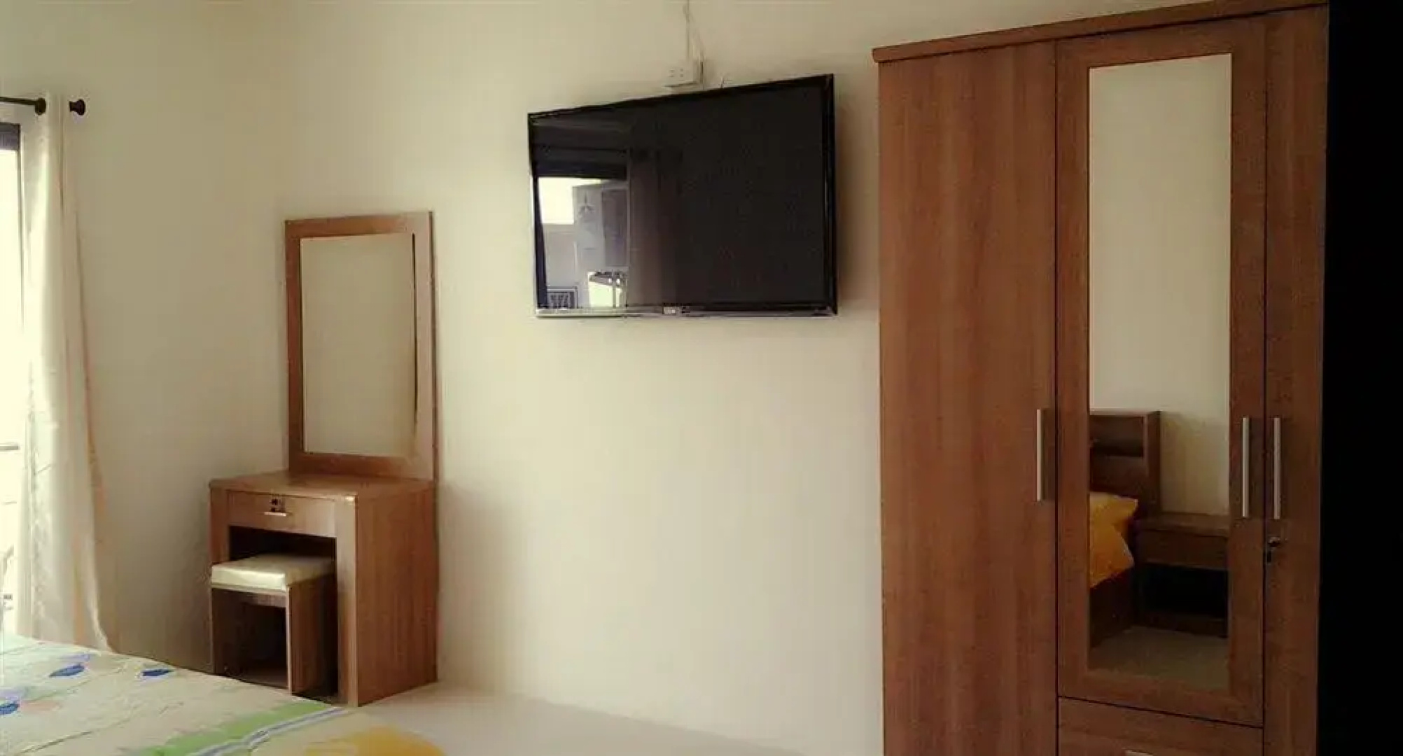 I-Rovers Sports Bar & Guesthouse