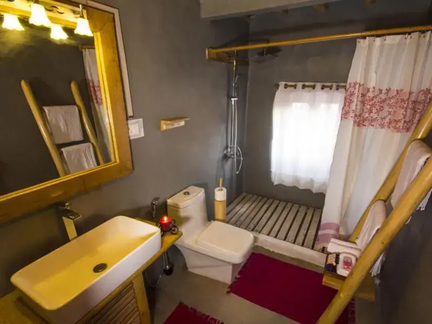 Woodyvu Stok House