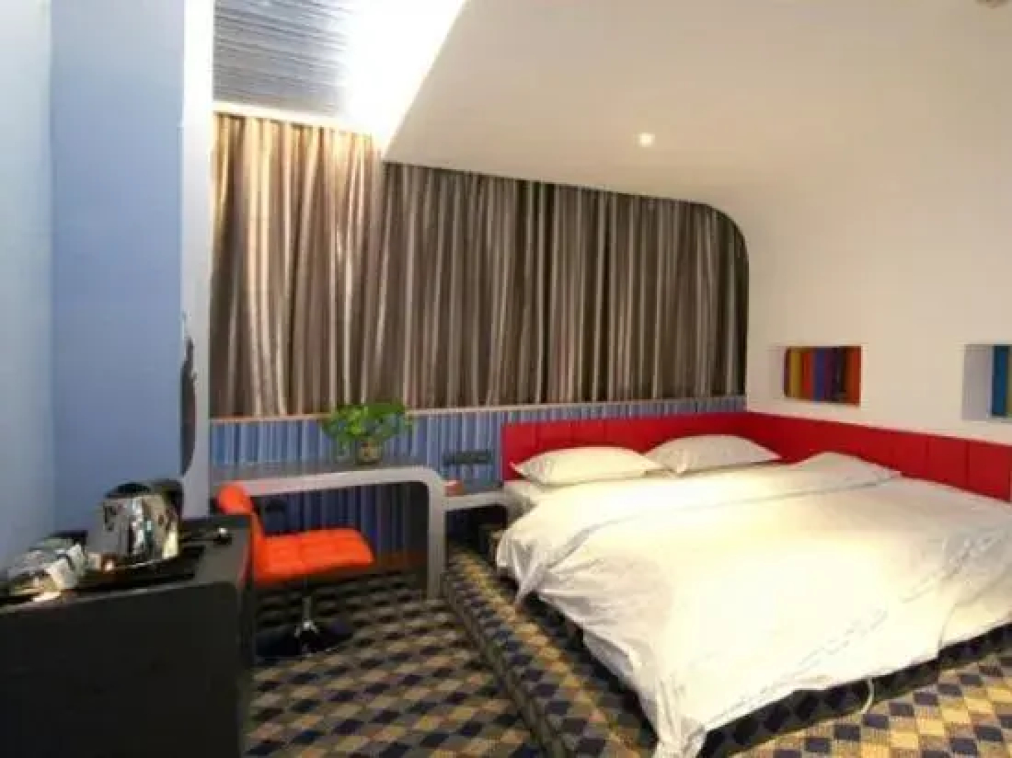 Hechi Chunjiang Business Hotel