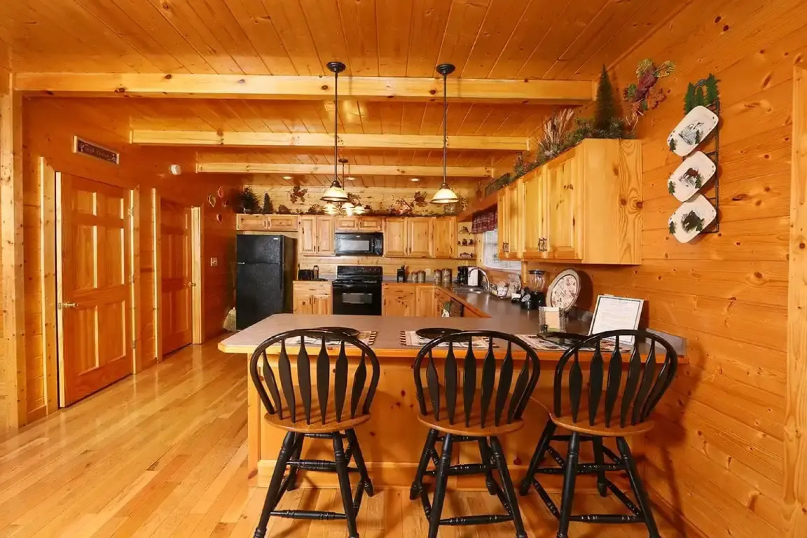 Mountain Shadow 6 Br cabin by RedAwning