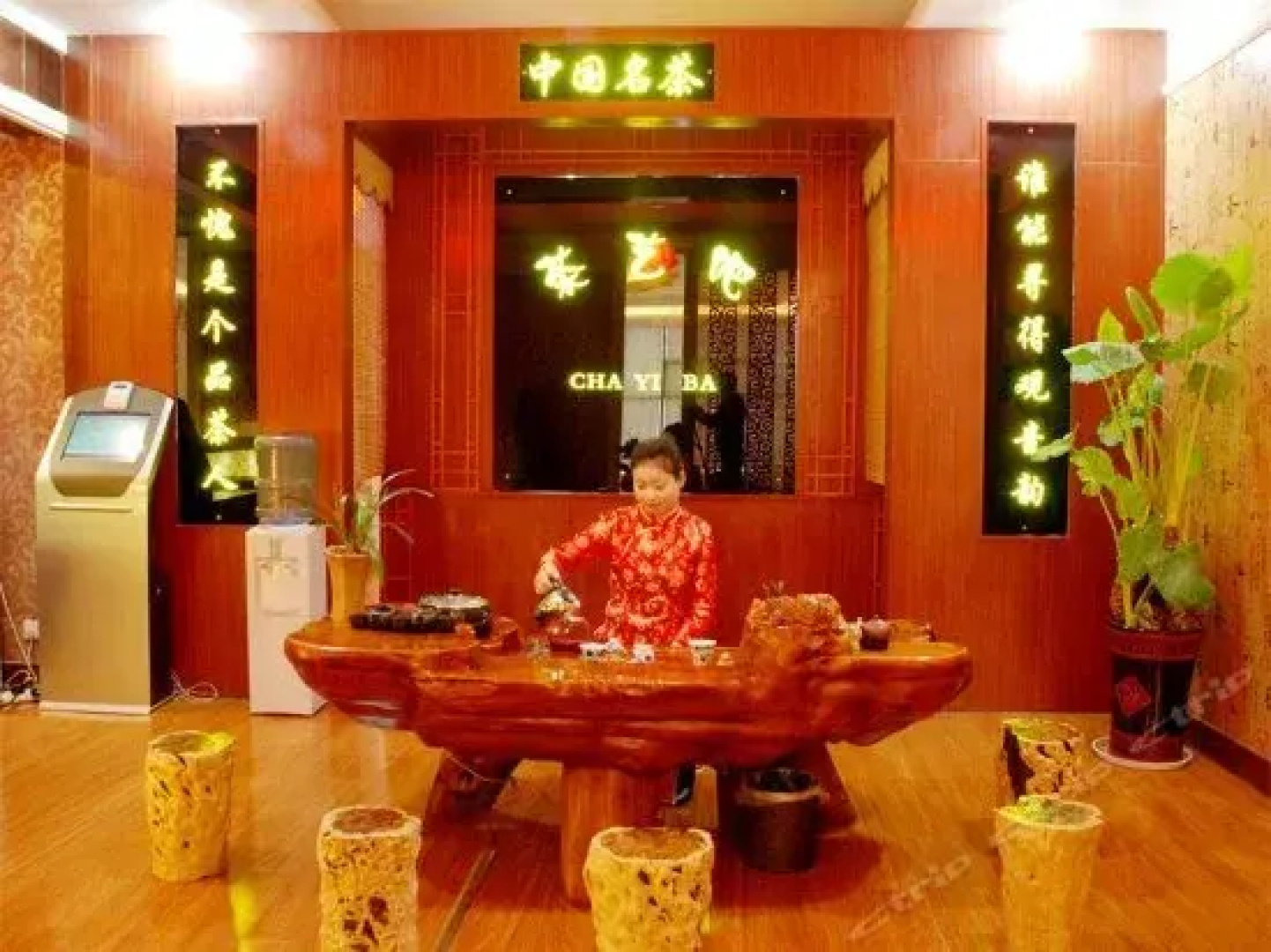 Zhengyang Hot Spring Business Hotel