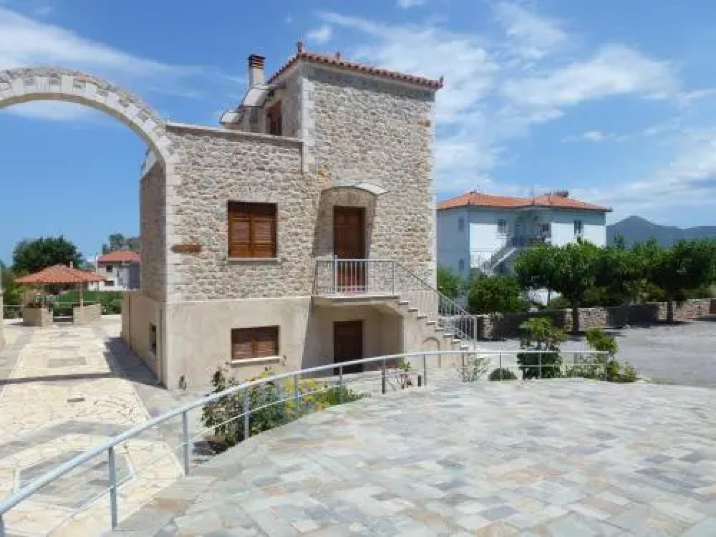 Karantonis House