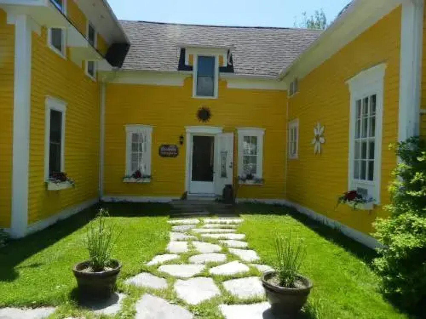 1854, The Maplegrove Inn