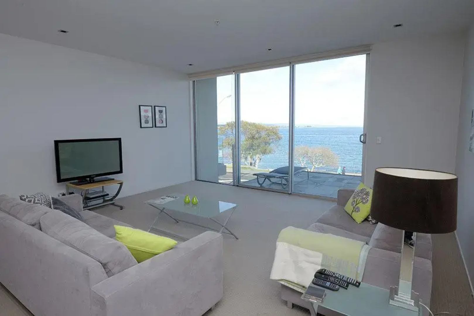 One Ten 4 Apartment by Luxury Lakeside Accommodation