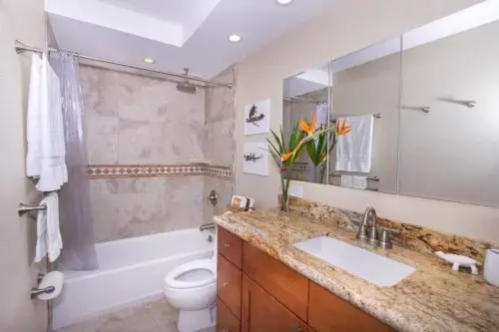 Kauhale Makai 434, 2 Bedroom, 2 Bathroom Oceanfront Condo, Pool