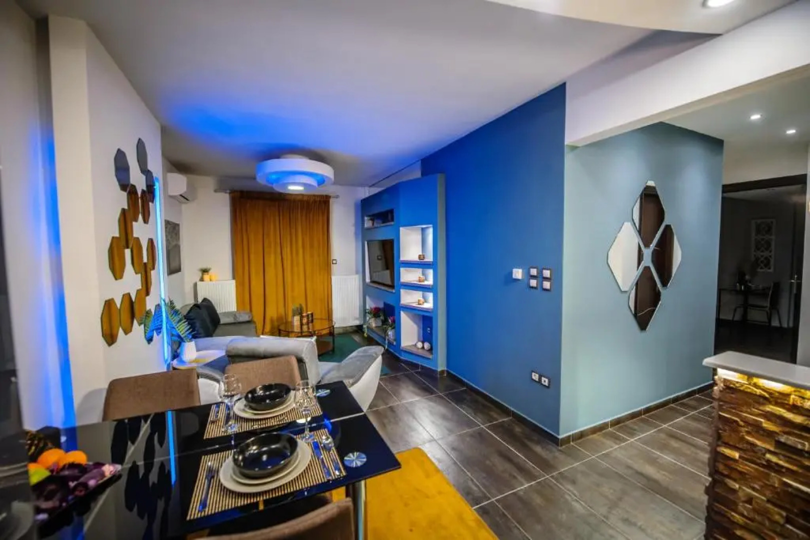 One of a kind Luxury Apartment City Center Near HELEXPO