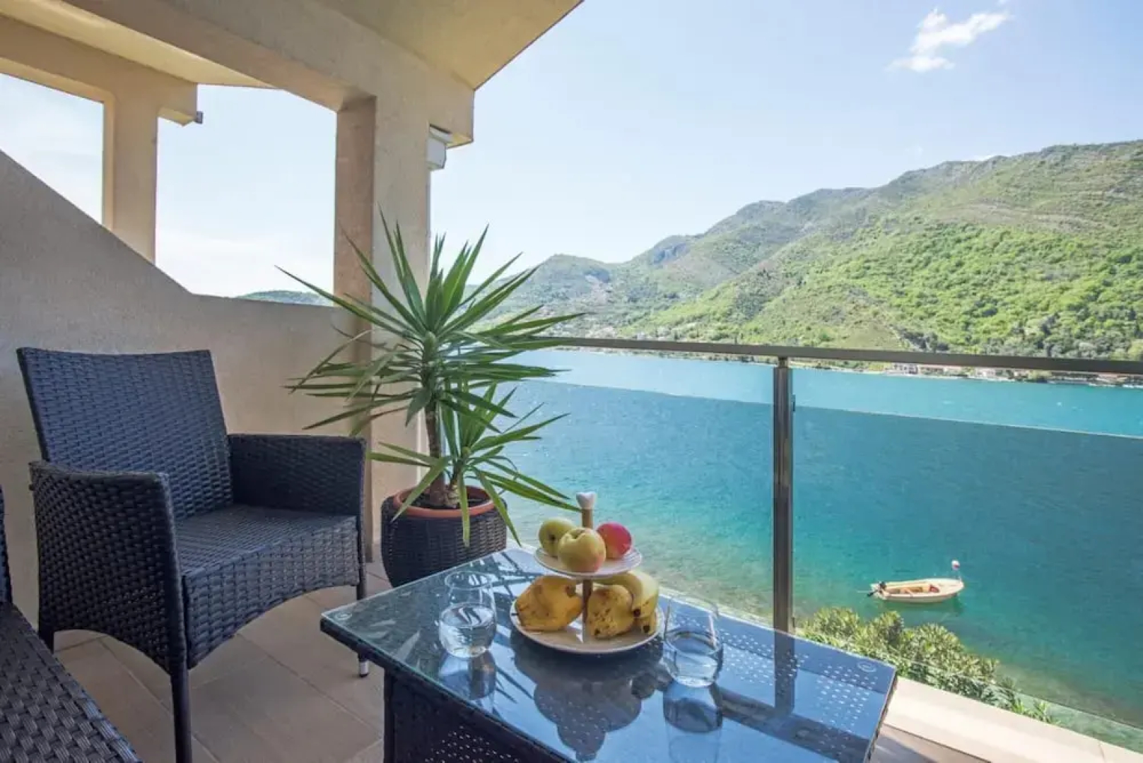 Studio Flat With View Near Beach in Tivat