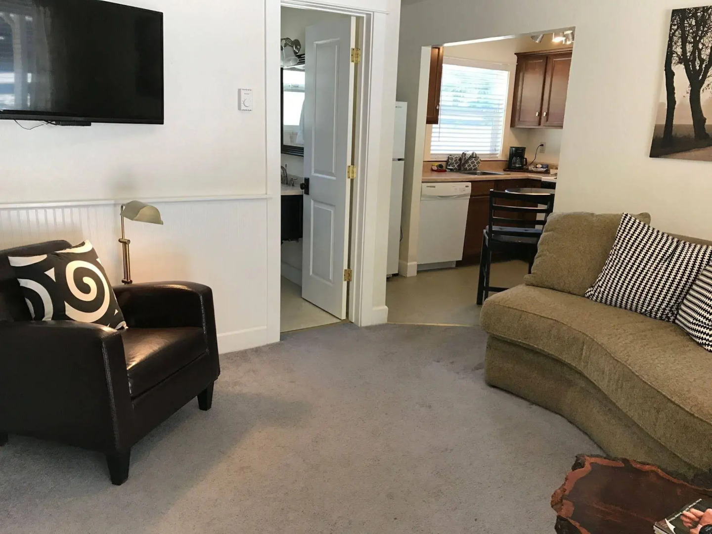 The Pines Inn and Cottages