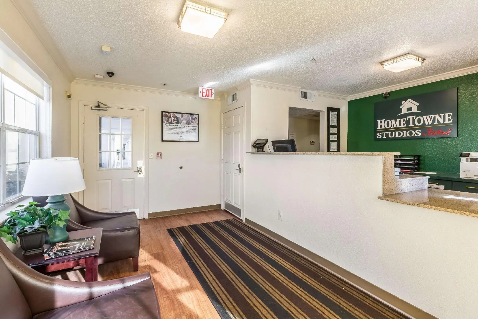 HomeTowne Studios by Red Roof Atlanta NE - Peachtree Corners