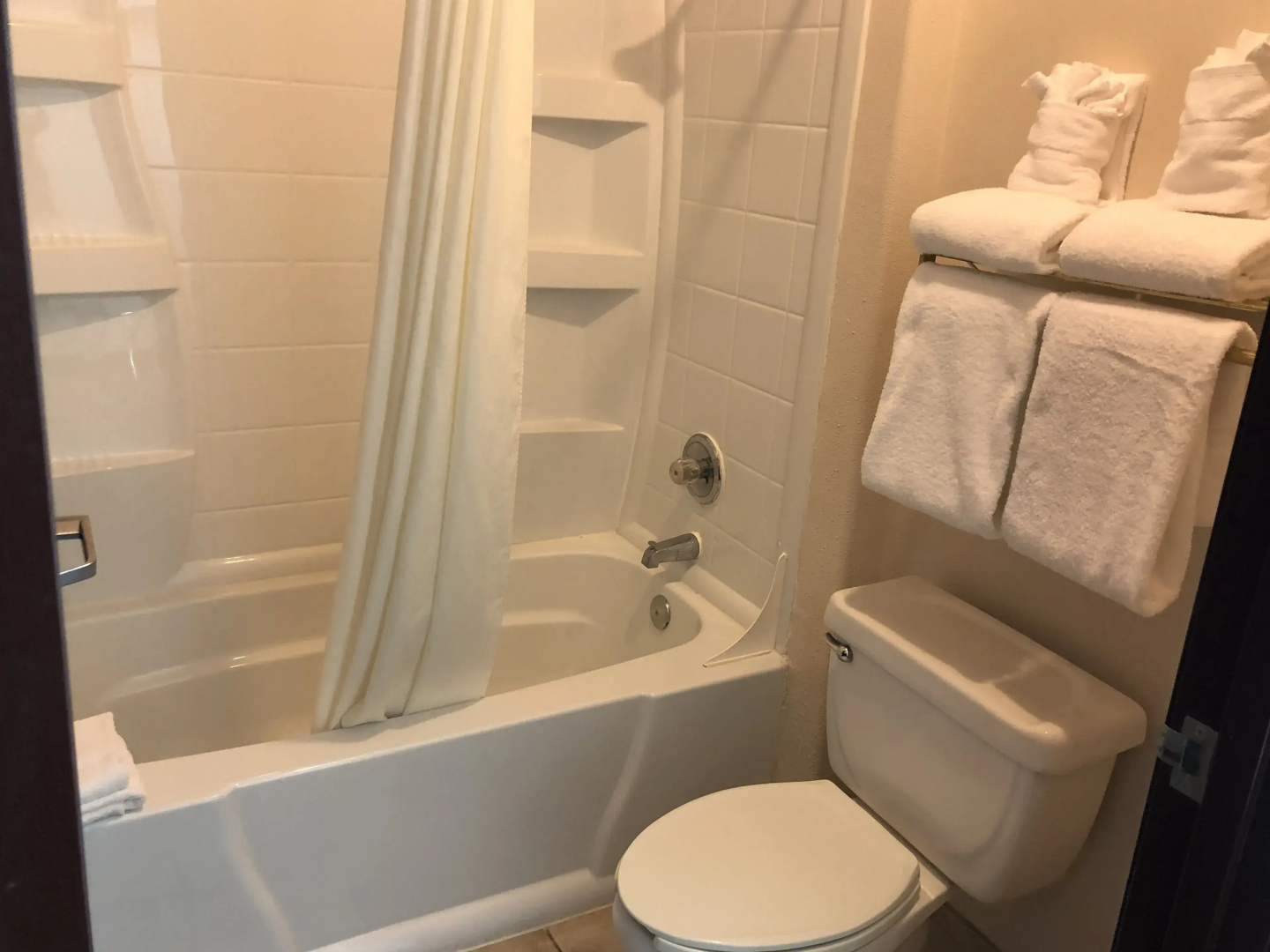 Navajoland Inn And Suites