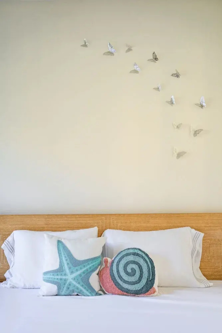 Private Entry Suite w Patio Bath Kitchenette