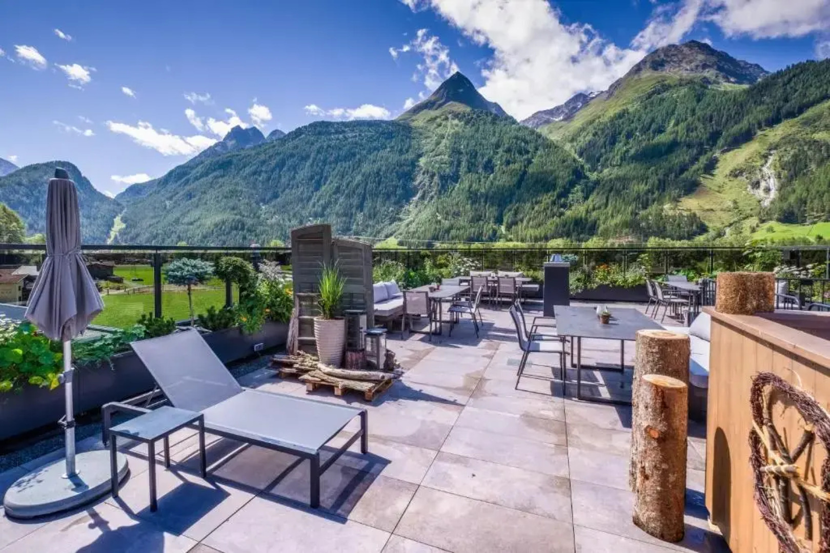 Hotel Vier - Studios & Restaurant